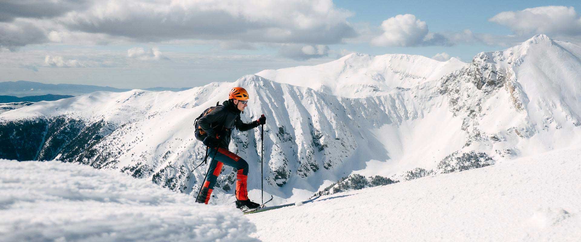 une balade en raquette a neige à la montagne